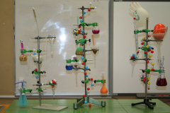 Novoletno obarvana kemija pri izbirnem predmetu poskusi v kemiji